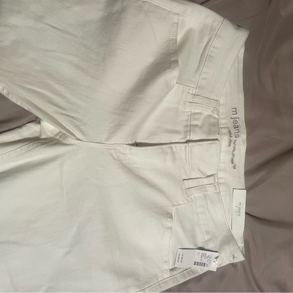 Maurices Women's Off-White Cropped Jean capris mid rise 12 nwt - Picture 2 of 6